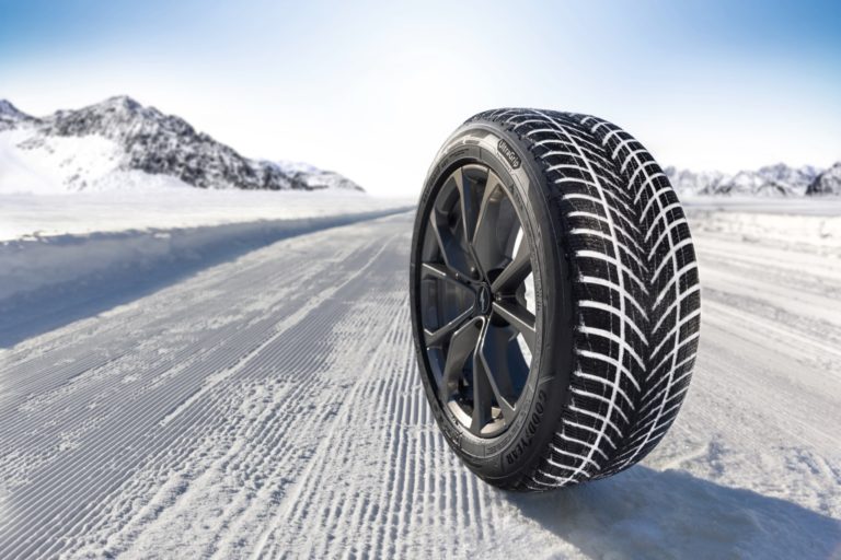 Autobild testoval brzdnú dráhu 54 zimných pneumatík, pričom medzi najlepšie patrili Bridgestone, Michelin, Goodyear a Kleber
