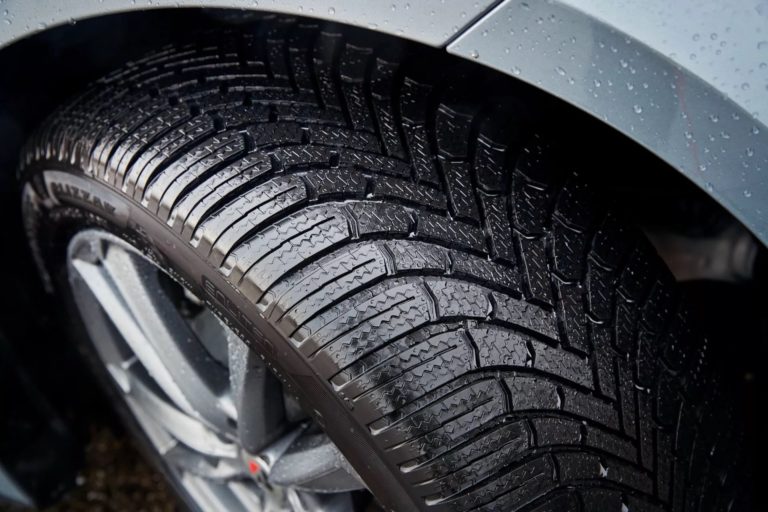 Nová zimná pneumatika Bridgestone Blizzak 6: výkonná zimná pneumatika na mokrom povrchu sľubuje o 30 % dlhšiu životnosť