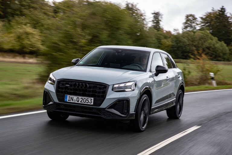 Regulárne vs. Udržateľné: Automotorsport testuje letné pneumatiky 215/55 R17