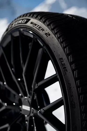 Pirelli P Zero Winter 2 Náhľadový obrázok 2555x3840