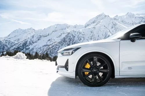 Pirelli P Zero Winter 2 Náhľadový obrázok 3840x2555